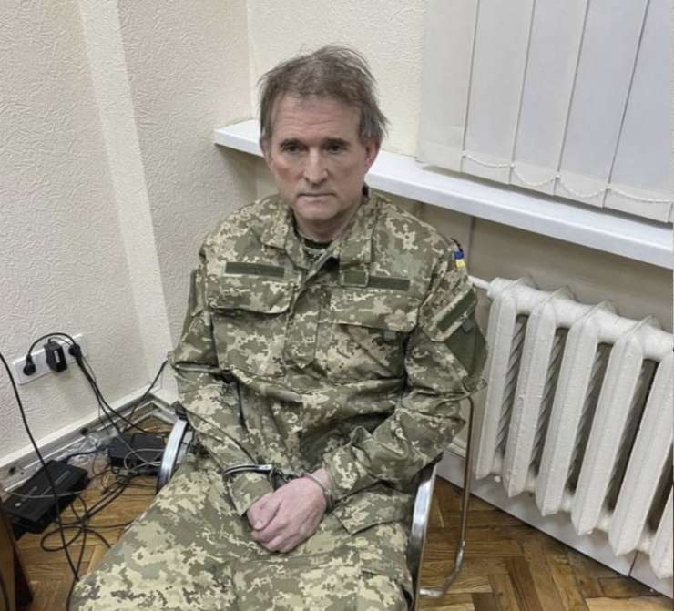 Putinov zaveznik v lisicah, Zelenski bi ga zamenjal za ujete ukrajinske vojake