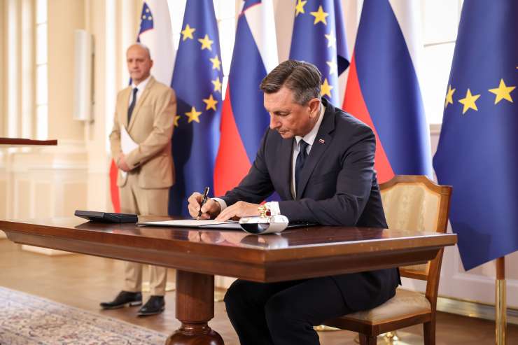 Pahor podpisal ukaz o sklicu prve seje DZ: Volilni proces je bil pošten in transparenten