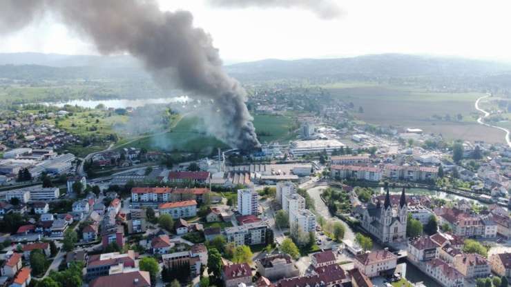 Katastrofa v Kočevju: šest smrtnih žrtev hude nesreče v Melaminu