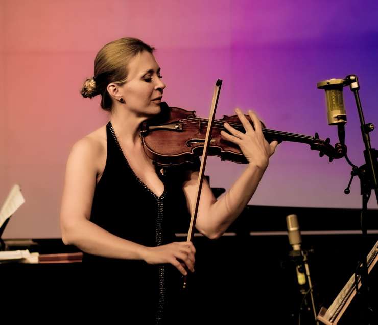 Oksana Pečeny, violinistka: Igrala bi tudi 24 ur na dan, samo da bi bilo čim prej konec vojne