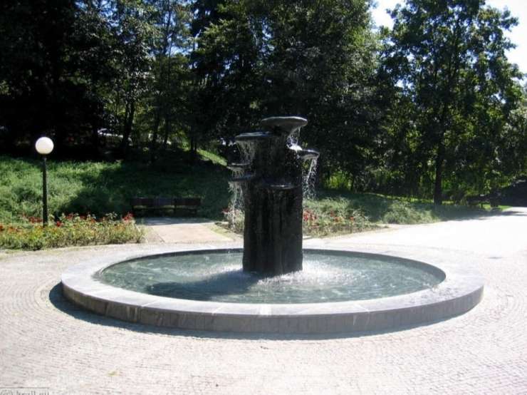 V Mariboru se praskajo po glavi: kdo je iz Mestnega parka ukradel bronasto fontano?