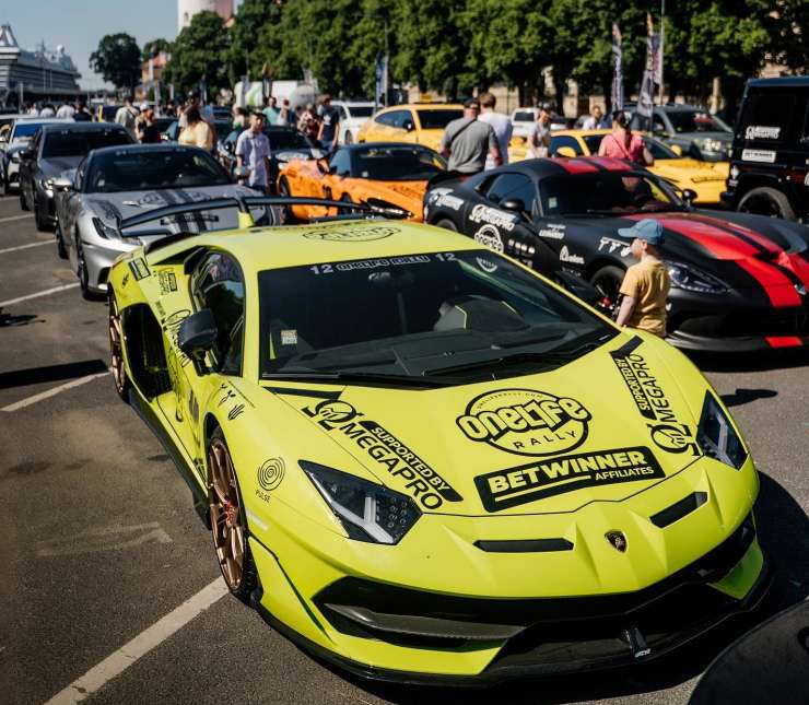 Ferrari, Bugatti, Lamborghini ... v Ljubljani danes 100 superavtomobilov