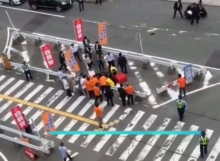 Japonska pretresena: atentator ubil nekdanjega premierja Abeja (VIDEO)