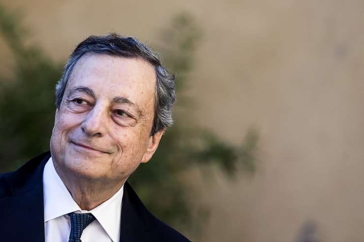 Draghi pripravljen še naprej voditi Italijo, če stranke sklenejo nov pakt zaupanja