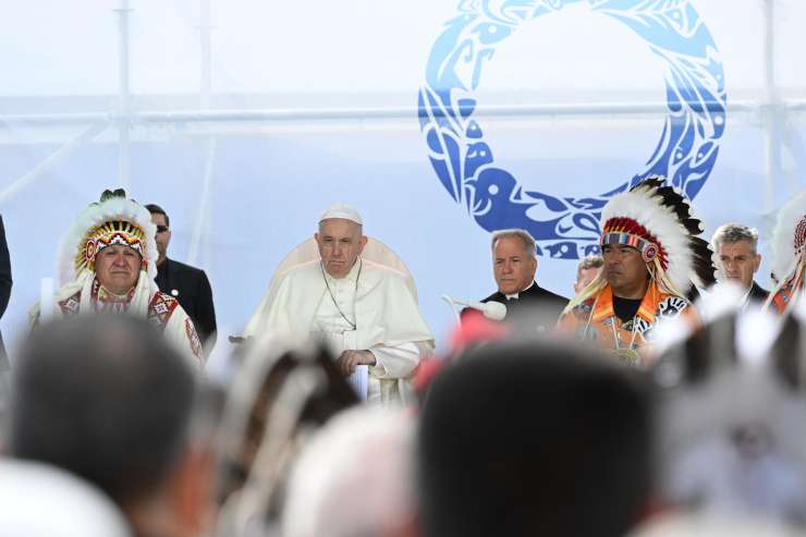 Protestniki od papeža zahtevali, da prekliče doktrino, zlorabljeno za kolonializacijo