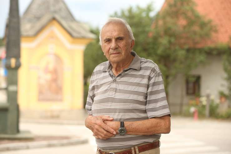 Jurij Kurillo, zdravnik in fotograf: Travnikov naše mladosti, na katerih je bilo po sto cvetic, ni več