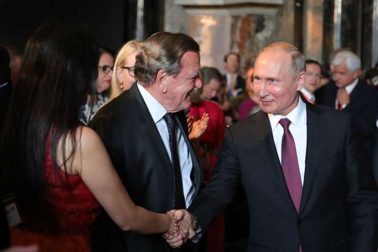 Gospodar prstanov: Putinovi milijoni za nemškega kanclerja Gerharda Schröderja