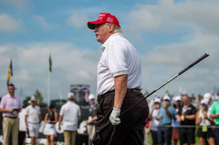 S tem razvpitim mafijcem se je na svojem igrišču za golf fotografiral Trump