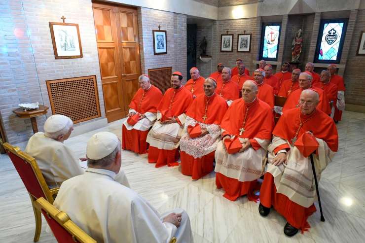 Papež umestil 20 novih kardinalov, večina jih bo lahko izbirala novega papeža