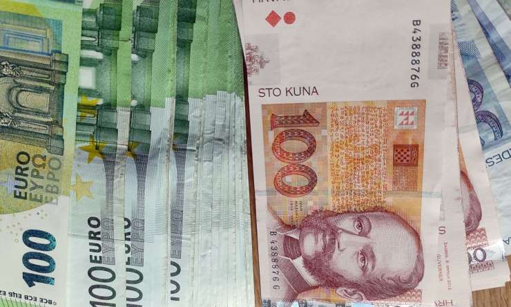 Hrvati se pripravljajo na evro: od danes obvezno dvojno označevanje cen