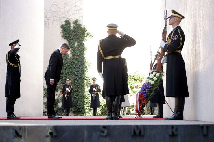 Pahor položil venec k spomeniku žrtvam vseh vojn