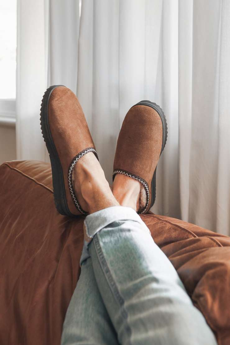 Kako izbrati prave copate za vaša stopala? Preverite tri nasvete za moške!
