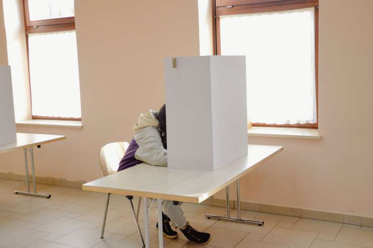 Rekordno nizka volilna udeležba drugega kroga lokalnih volitev