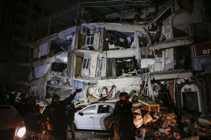 Silovit potres v Turčiji in Siriji: na tisoče mrtvih