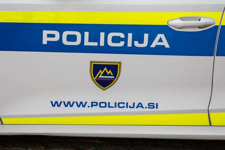 Otrok vržen v smeti: 30-letnica iz okolice Grosuplja osumljena detomora