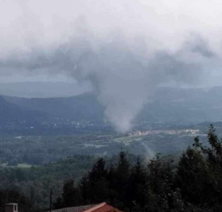Poglejte, kako se je tornado znesel nad Ilirsko Bistrico (FOTO)