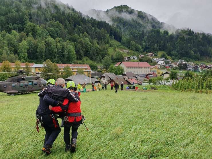 Koroški na pomoč pet do 10 helikopterjev