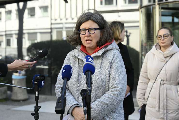 Barbara Rajgelj razkurjena, ker je Pravna mreža ostala brez  300.000 evrov: še eno »pravno huliganstvo«, je vzkipela