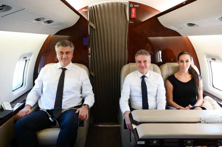 Golob noče več leti z najetim letalom? V Španijo sta s Tino Gaber letela kot gosta hrvaškega premierja Plenkovića (FOTO)
