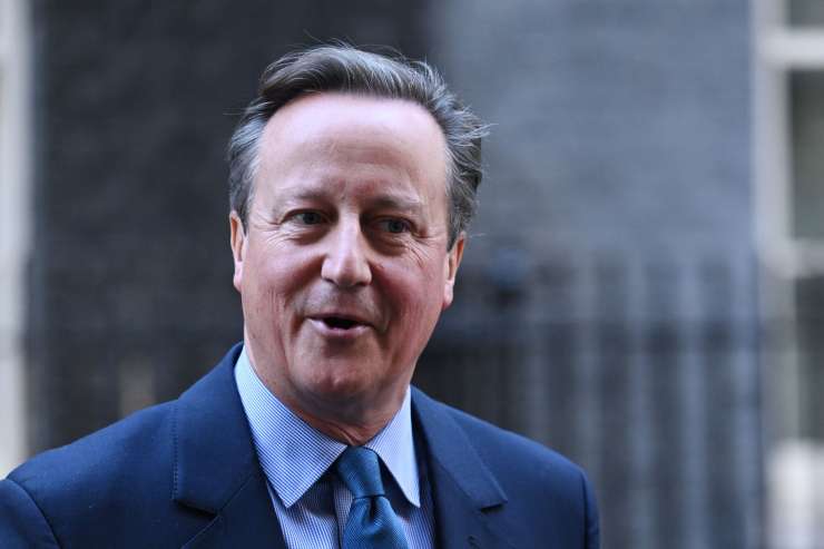 Šok v Londonu: vrača se David Cameron