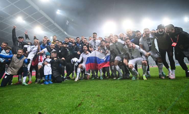 Rajanje v Stožicah: tako so nogometaši slavili zgodovinski uspeh (FOTO)