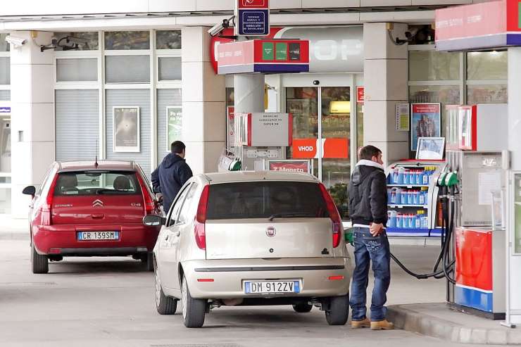 Razlogov za omejevanje cen goriv ni več
