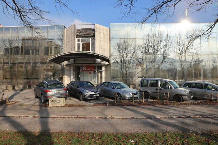Ministrstvo zanika poročanje TVS: Gre za odziv oseb, ki so sodelovale pri nakupu stavbe na Litijski