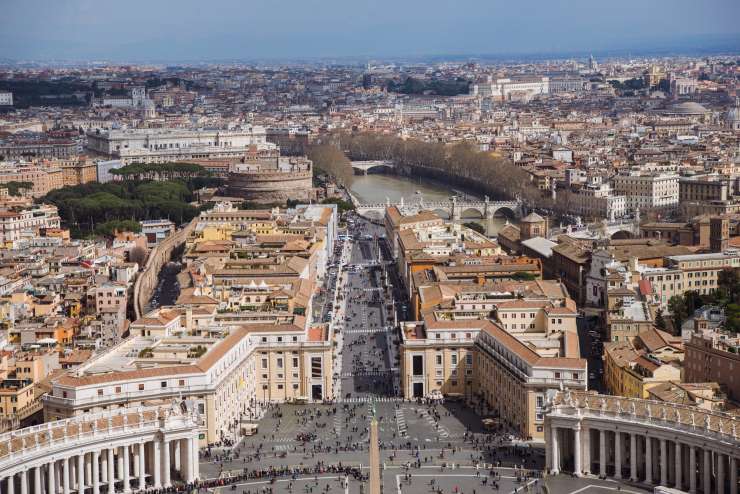 V Vatikanu zgodovinska prva obsodba zaradi spolne zlorabe