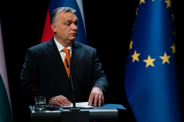 EU Orbanu grozi, da mu bo sesula ekonomijo
