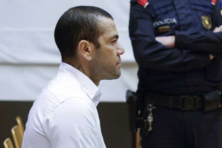 Bivši zvezdnik Barcelone zaradi posilstva obsojen na štiri leta in pol zapora