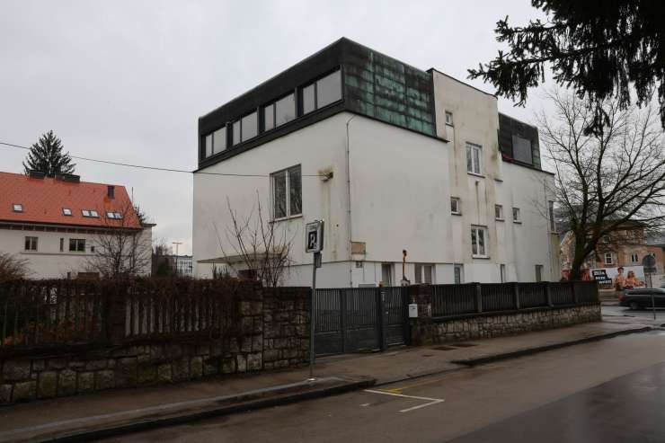 SD za dva milijona evrov prodaja »ukradeno vilo«: če jo kupi Vežnaver, jo bo prodal za vsaj štiri milijone!