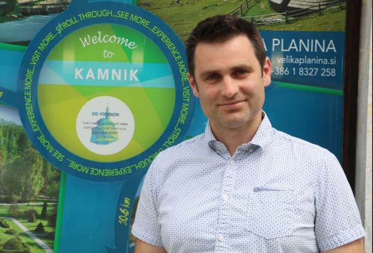 Škandal v Kamniku: na občini priredili pravila, da je direktorski stolček dobil »pravi« kandidat!