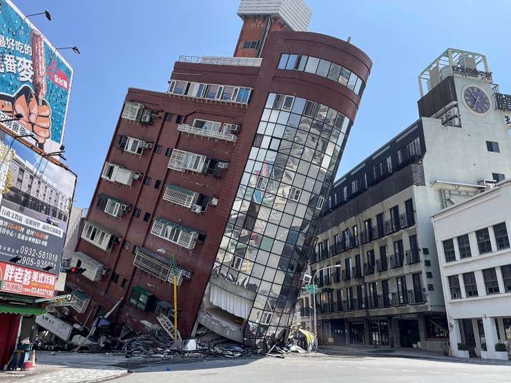 Tajvan stresel silovit potres, na Japonskem svarila pred cunamijem