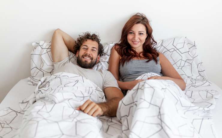 Optimalna izbira posteljnine za maksimalno udobje v zakonski postelji!