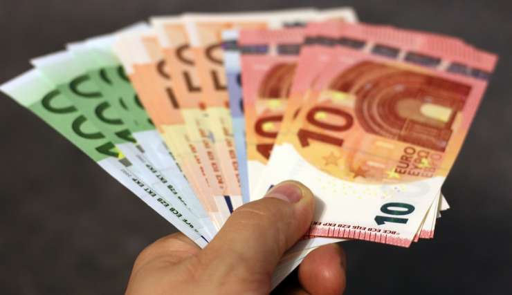 Poglejte, kakšne regrese so letos izplačala slovenska podjetja: 2462 evrov evrov so dali v ...