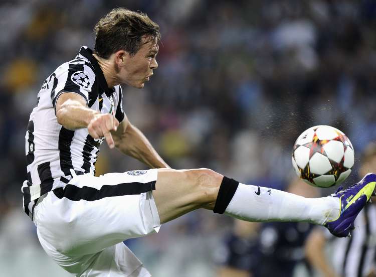 812-10-11-lichtsteiner re