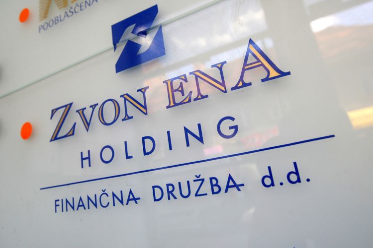 zvon 1 2 ena dva holding cerkev rkc mariborska nadškofija prevara tony