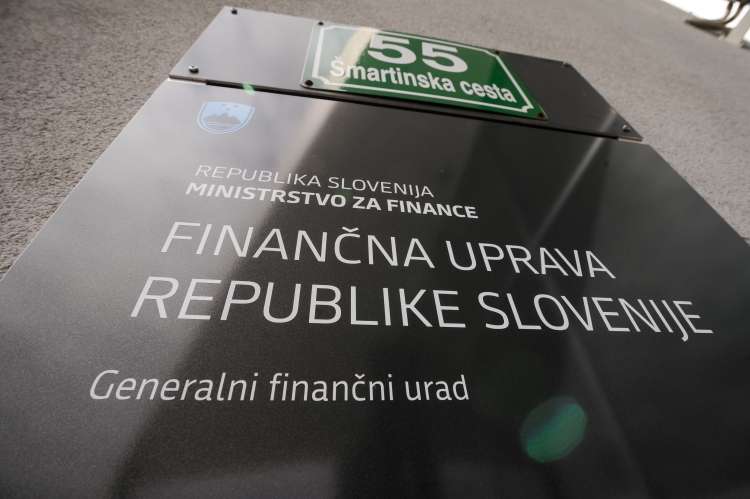 Furs bo preveril množične odkupe lastnih deležev v slovenskih podjetjih, do katerih je prišlo konec lanskega leta.