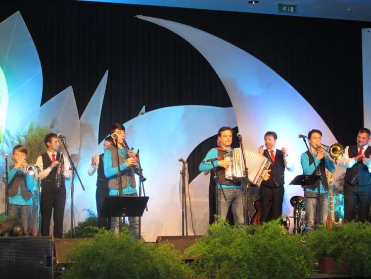 Kvintet Dori je zaigral z družinskim ansamblom Sotošek.