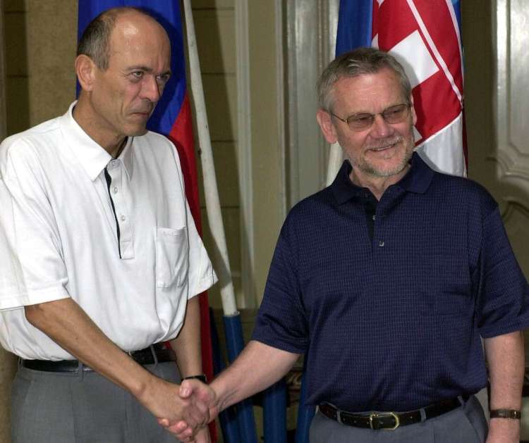 Ko je bil Miha Pogačnik glavni pogajalec za odnose s Hrvaško, je Slovenija odstopila od sporazuma Drnovšek-Račan.