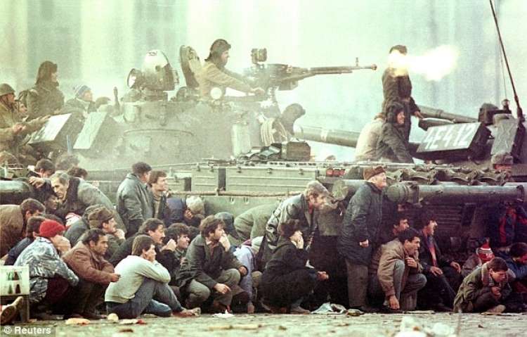 Protesti proti Nicolaeju Ceausescuju.