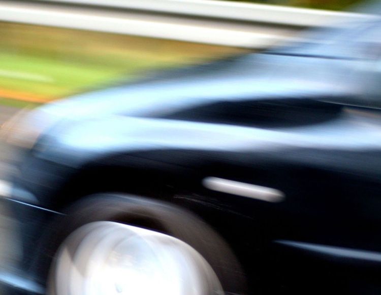 avtomobil, divjanje, prehitevanje, hitrost