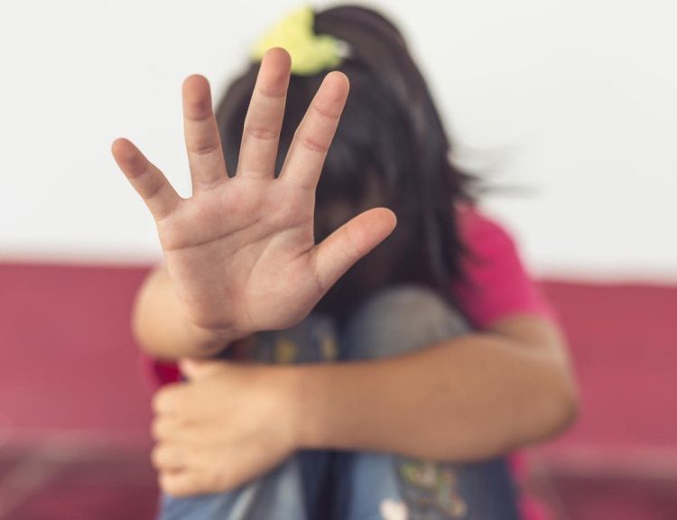 zloraba, spolna zloraba, nasilje, deklica, splošna.jpg