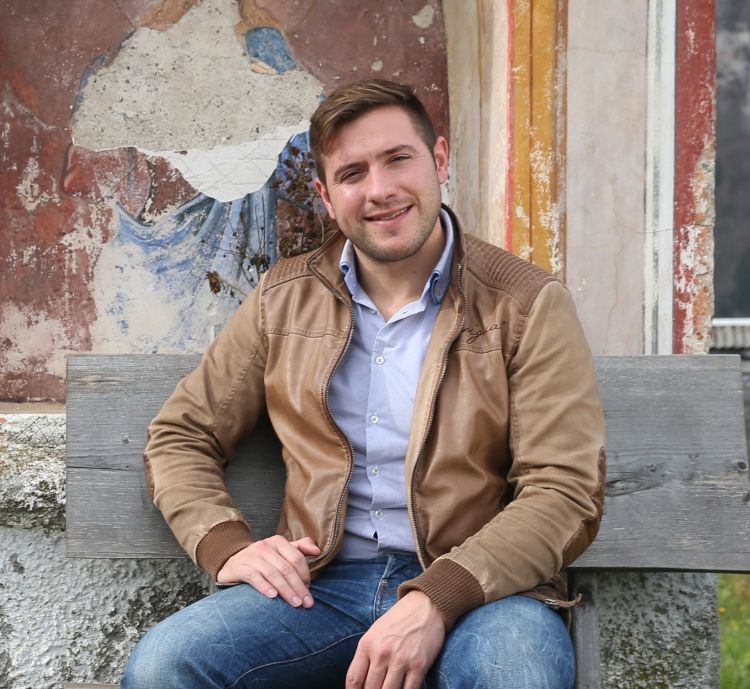 Spoznajte drugo plat duhovnika Martina Goloba.