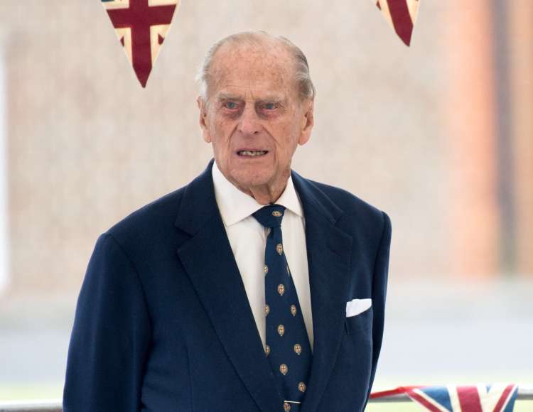 Princ Harry se je vrnil v Veliko Britanijo pred pogrebom princa Philipa.