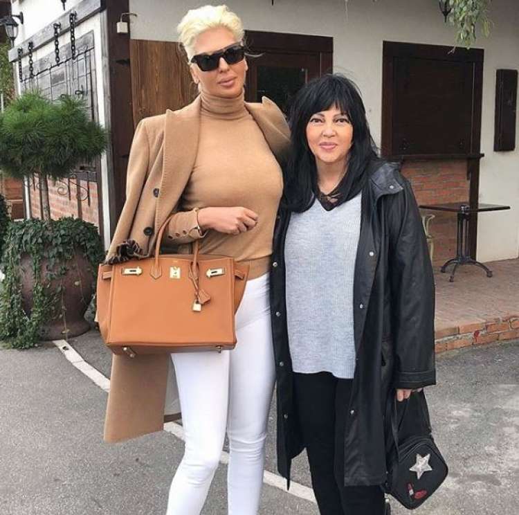 Jelena Karleuša, Divna Karleuša