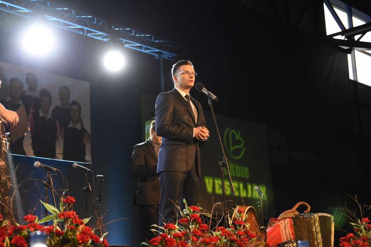 Predsednik vlade Marjan Šarec je organizatorje počastil z obiskom, obiskovalce pa z ganljivim govorom.