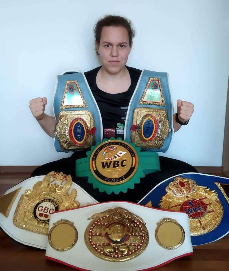 Ema Kozin najbolj obetavna svetovna mlada boksarka..jpg