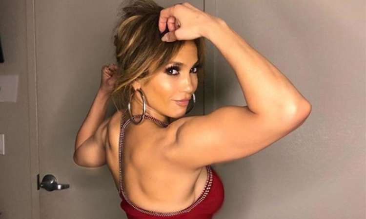 Jennifer-Lopez-muscles-pose-t.jpg