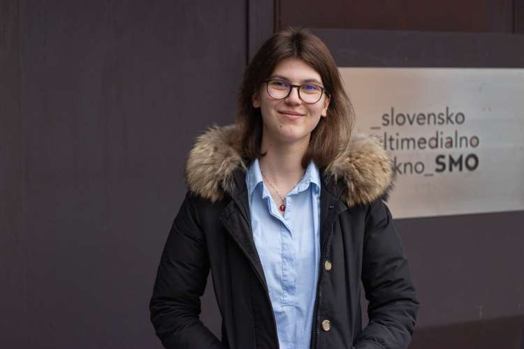 Katja Kanalaz predstavlja Društvo mladih Slovenije v Italiji.